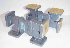 Short Slot Hybrid Combiner / Divider